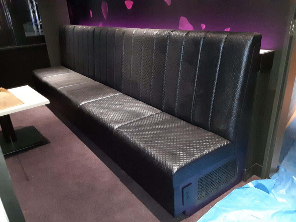 飲食店　ソファー